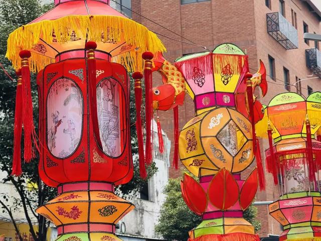 “侨家乐”逛吃游玩指南来啦！寻味南洋，赏灯续年味，这周末，咱不见不散~