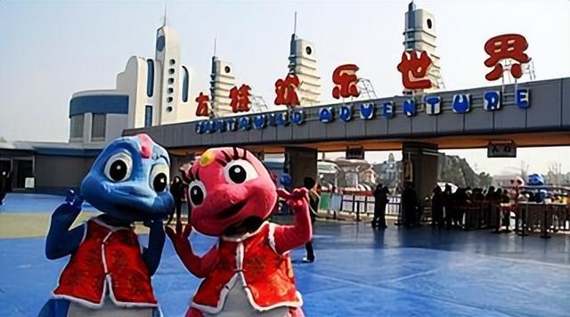 国庆节游乐园慌了！门票甩卖还亏钱，国产平替崛起，主题乐园遇冷