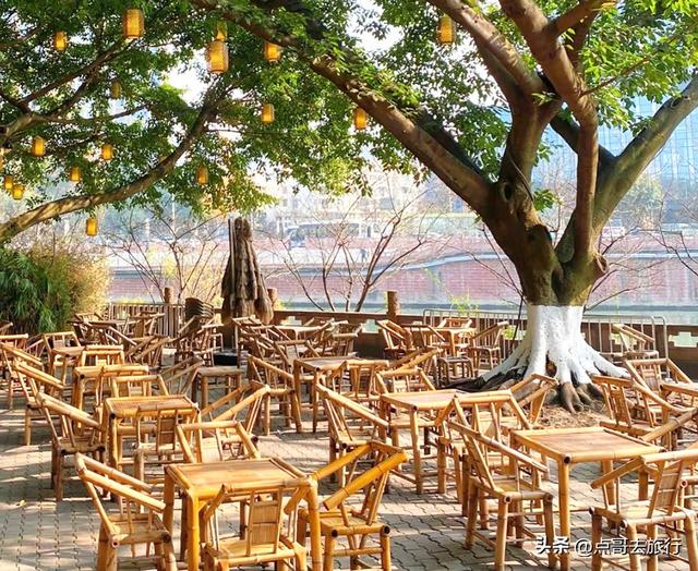 成都还开通这样的地铁线，真佩服！难怪旅游的人都往这里跑！