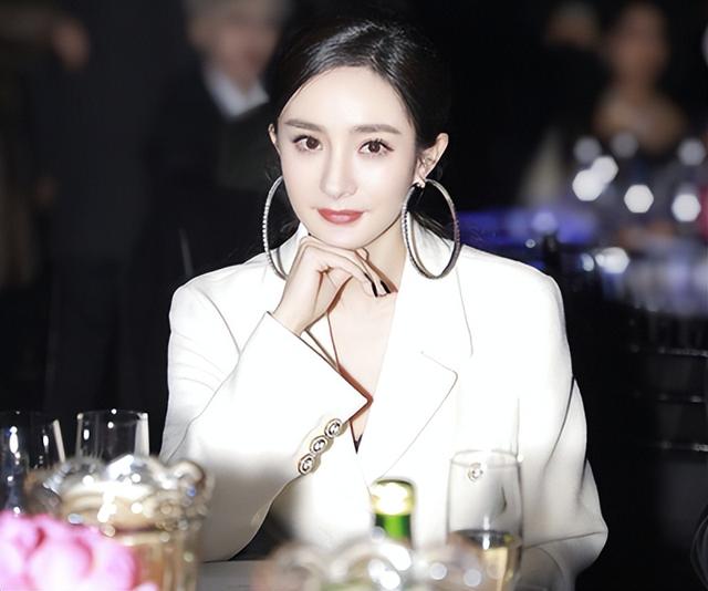 陪睡陪玩只是冰山一角，明星曝出的圈中内幕，拒绝"潜规则"被封杀