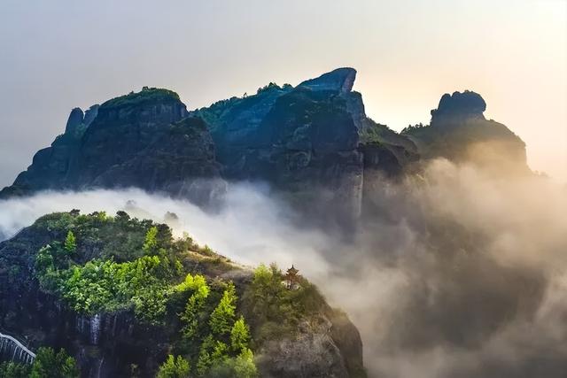 别再去人挤人！这座宝藏小城，一半是山水，一半是客家味