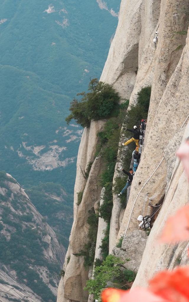 去了一趟华山旅游,发了朋友圈,以为有人点赞,结果尴尬了!