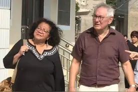 因81年前一张保单，76岁荷兰老人跨国寻亲，亲人：我们也在找你图片