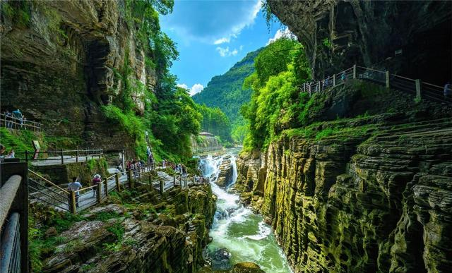 湖北没想到，武汉没想到，现在的利川腾龙洞，怎么突然这么火了