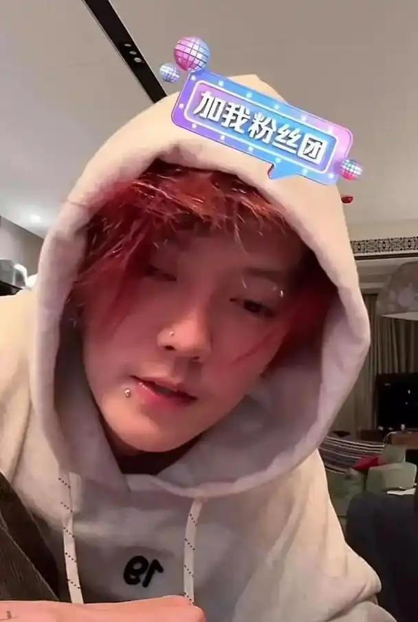 鹿晗暴瘦完状态再回升，露腹肌跳肯恰那，关晓彤“避嫌”后悔了吗
