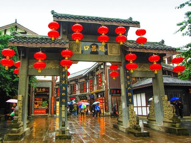 我是济南人，去了趟重庆，不吹不黑，重庆人跟想象中不一样