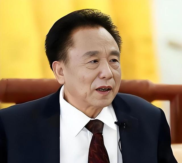 包养多名情妇，生下11个私生子，70多岁潜逃时仍要生娃！他是谁？