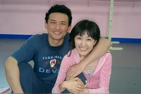 “老婆奴”黄政民：多次求婚被拒，和高中同学结婚，曾被赶出产房图片