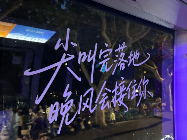 杭州人夜游有新去处！今晚，西湖夜游观光巴士上线