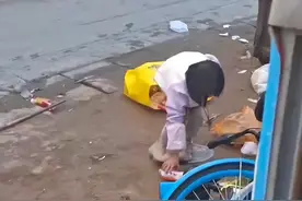 泪目！昆明一小女孩垃圾堆捡废品，曝光后网友：我们怎么能帮到她图片