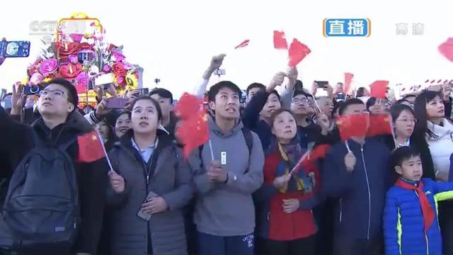 天安门广场今天的升旗仪式啊，真真是让人热血沸腾的壮观