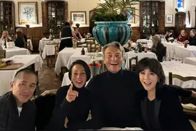 刘嘉玲与金主抱着笑成一团，梁朝伟尴尬不语，夫妻欧洲行目的不纯图片