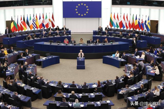 中方失去耐心，反制说到就到，马克龙已做出选择，27国收到请求