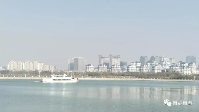 乌海 内蒙新城 周总理定名 成吉思汗铜像是城市地标 蒙餐汉餐各具特色