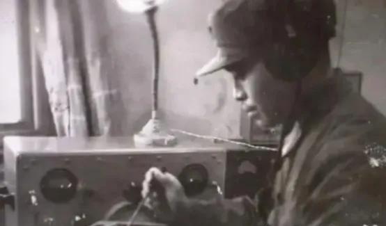 他被判死刑，行刑前一天晚上借口肚子疼上厕所，看守说：早去早回