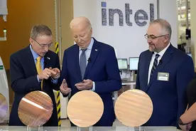 升级对华芯片管制后，雷蒙多担心特朗普不配合，离任前竟教他做事图片