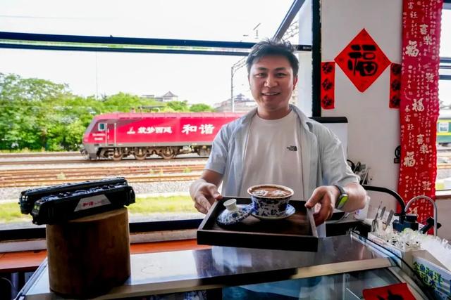 假期还没安排好？战友：听说老班长开了一家店……