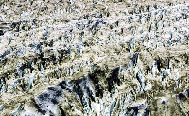 西藏必打卡的冰川秘境！漂浮冰山的湖泊，美到窒息