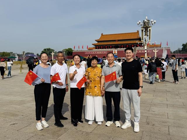 在天安门广场，为祖国庆生