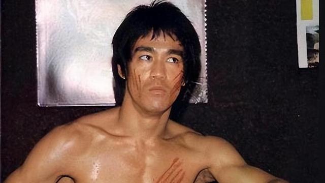 梁小龙被曝离世1天，私生活被扒底朝天	，原来他和杨少华处境一样