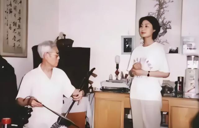 59岁李胜素：她不要丈夫、不要孩子，却活成了最让人羡慕的女人