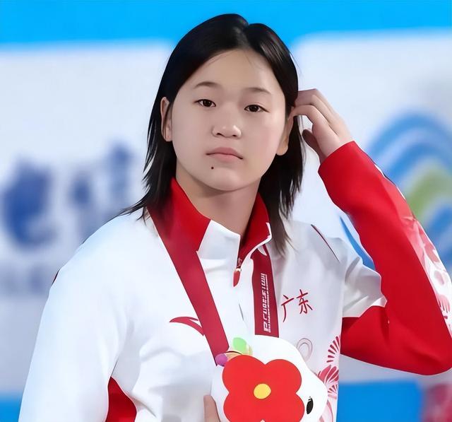 远离造神迷障！全红婵带伤去滑雪	，没想到让人担心的事还是出现了