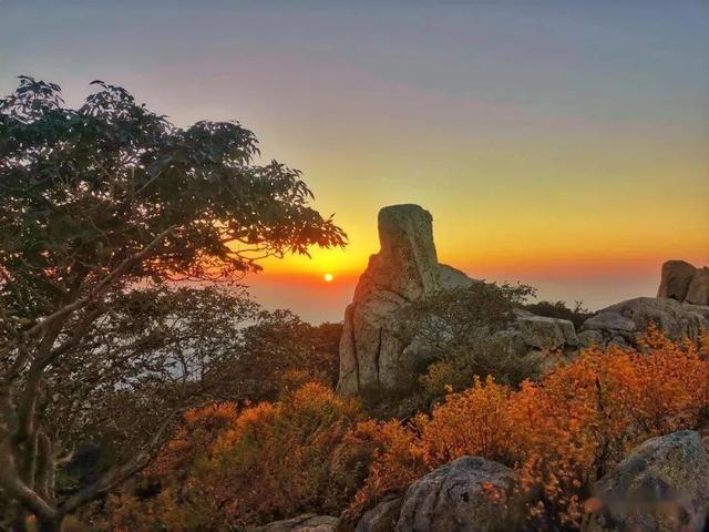 秋日登高:为何秋天的山更值得爬?