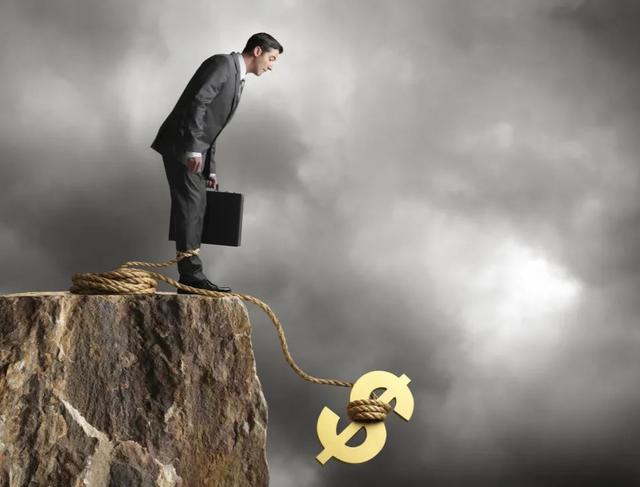 马云预言应验了？2025下半年，手中有存款的人，或面临2大现实？