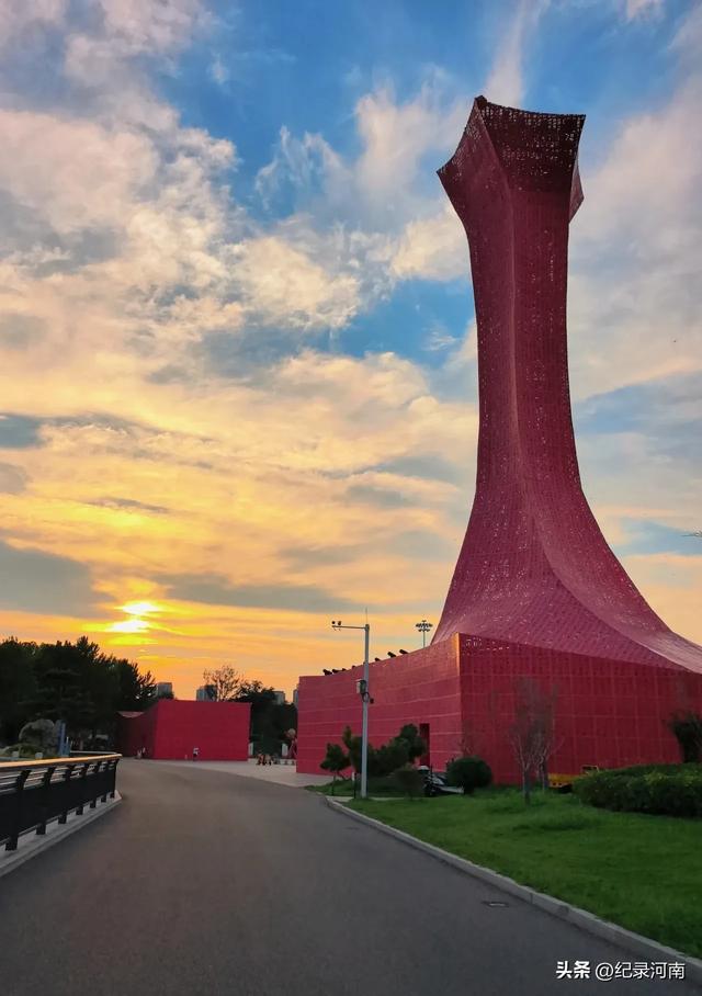 三线城市商丘市中心城区第一个人工湖日月湖堪比杭州西湖商丘分湖