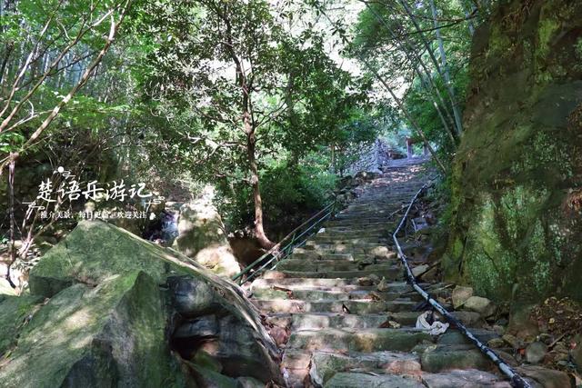 浙江宁波城西的隐秘古道瀑布飞溅，堪称绝美的玩水胜地，确实好玩