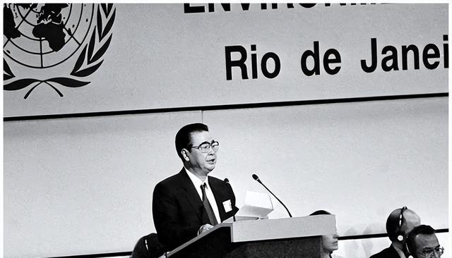 原国务院总理李鹏坦言：外界传闻我是周总理养子的说法	，并不确切