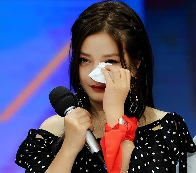 婚姻事业全无，消失4年后	，49岁赵薇再曝近况，胃癌传闻真相曝光