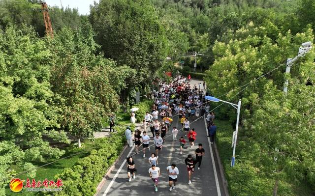 今天请把朋友圈，留给乌鲁木齐的这对父子