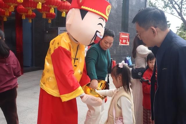 广东惠东：喜迎新春！惠东县博物馆开展“财神送福春满园”活动