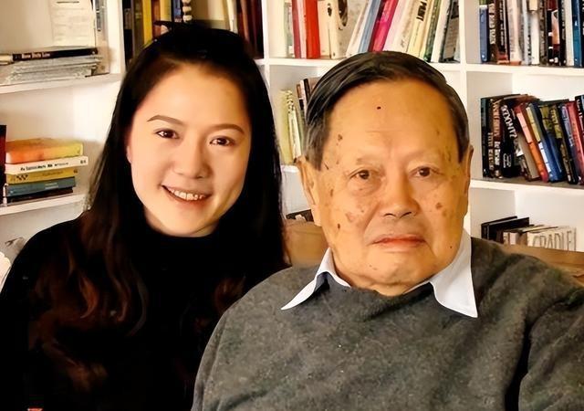 杨振宁去世仅3天，令人担忧的事发生了，原来翁帆一个字都没说错
