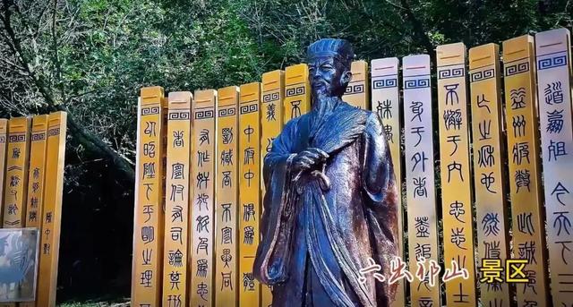 一祠承文脉，满园忆三国。