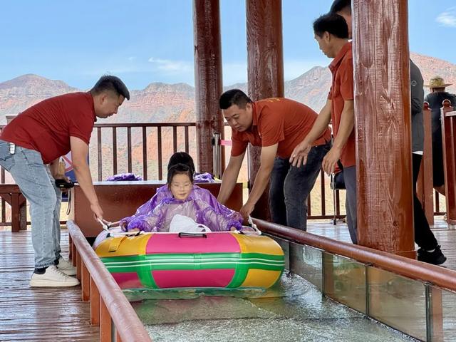 “清凉兰州”人潮奔涌,外地游客盛赞“兰州水墨丹霞 不虚此行”