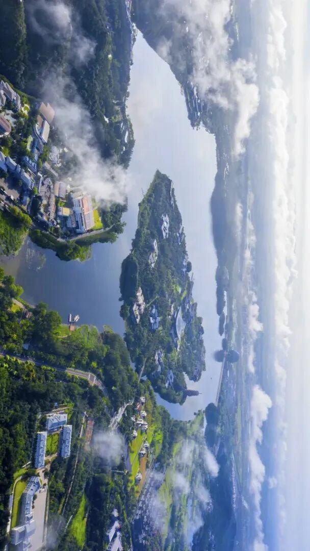 天地间的水墨长卷