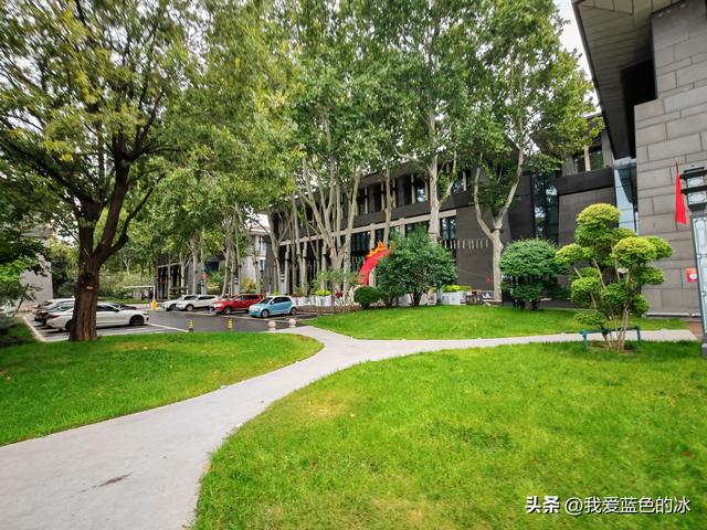 在邯郸住三天，每天餐后在邯郸这家花园式酒店院子里散散步真惬意