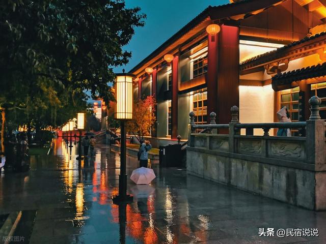 西安大唐不夜城到底多火，从6.5万到60万人次，有多夸张。