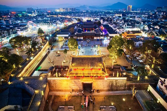 黄山歙县徽州古城，感受古城的非遗文化，邂逅一条“活着”的大鱼