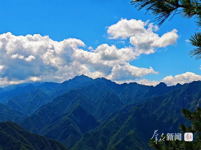 西安蓝天白云“霸屏”！ 随手拍都是“古今同框”大片