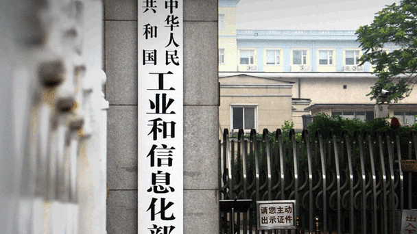 黄仁勋誓言不背锅，央视拆机打脸：信老板嘴硬，还是信央视显微镜