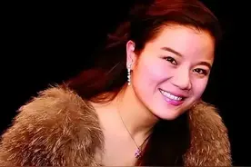 41岁嫁入豪门，44岁为81岁老公生下女儿，47岁又生下了二胎图片