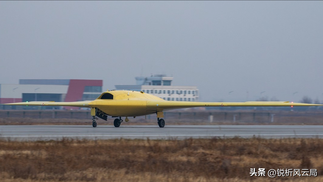 隐身渗透+精准定位，中国新战机让美国防空武器失效，攻守易型了