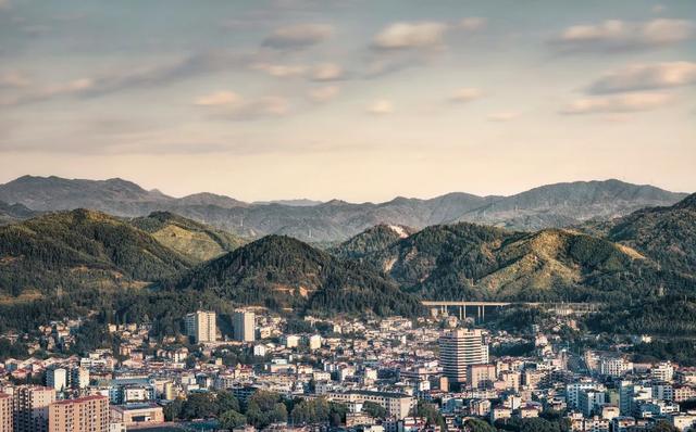 湖北有个低调的小城，夏天很凉快，是个避暑养老的好地方