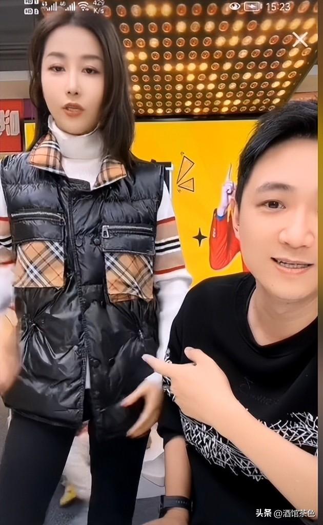 主持人李鑫现状：和家人在爱尔兰，陪读带货两不误，俩儿子都随妈
