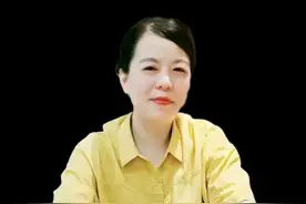 陪着许妈一路前行。图片