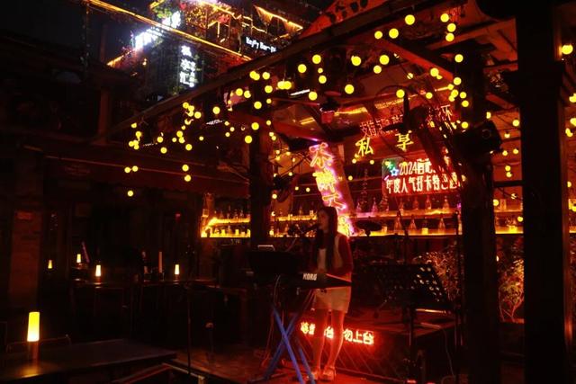 东莞有个宝藏地！下坝坊的24小时，从静谧古村到流光幻境