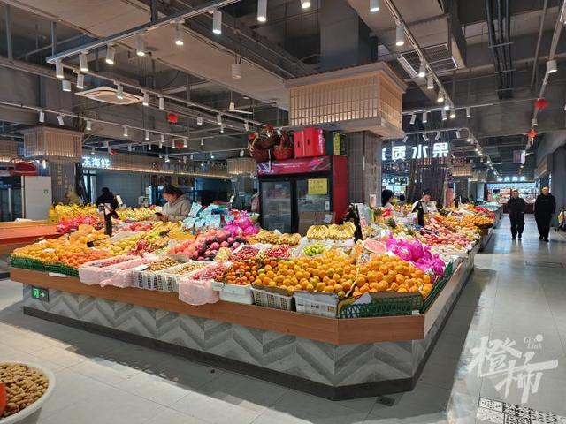 临平前村农贸市场，韩国旅游团一波一波来打卡，每次都现场买西瓜